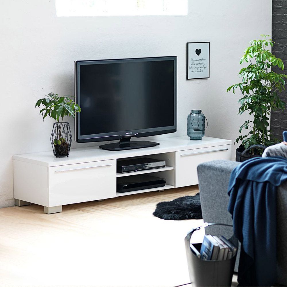 AAKIRKEBY TV-laud